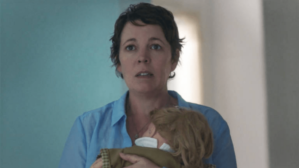 Olivia Colman em "A Filha Perdida" (2021) [Imagem: Reprodução/Netflix}